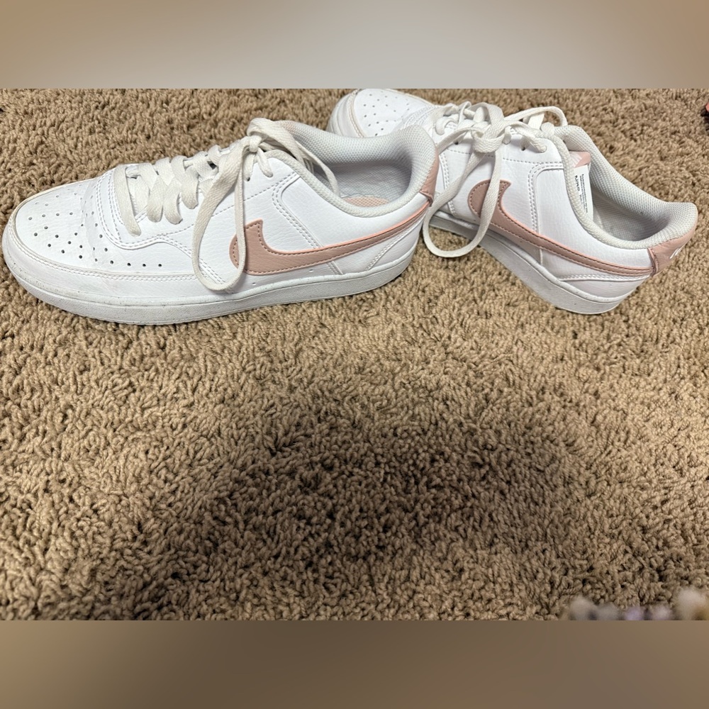 SOLD ON OTHER SITE


Nike Pink and White shoes